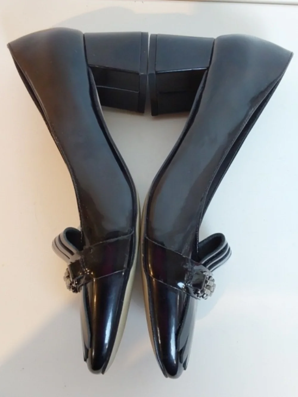 Tahari sleek patent